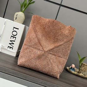 Новая модель Loewe — сумка Puzzle Fold