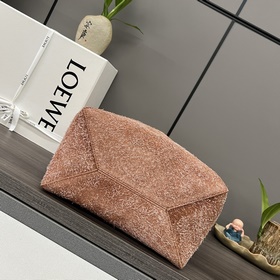 Новая модель Loewe — сумка Puzzle Fold