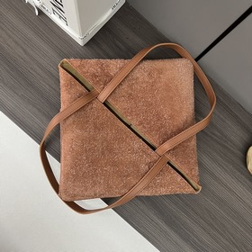 Новая модель Loewe — сумка Puzzle Fold