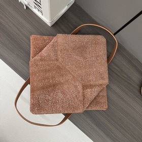 Новая модель Loewe — сумка Puzzle Fold