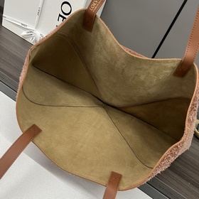 Новая модель Loewe — большая сумка Puz