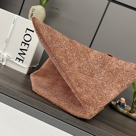 Новая модель Loewe — большая сумка Puz