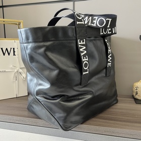 Сумка Loewe Fold Shopper из телячьей к