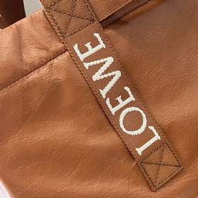 Сумка Loewe Fold Shopper из телячьей к