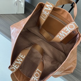 Сумка Loewe Fold Shopper из телячьей к