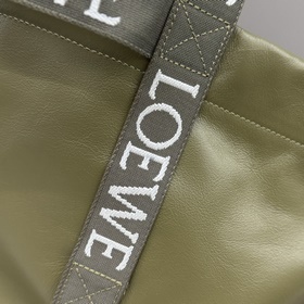 Сумка Loewe Fold Shopper из телячьей к