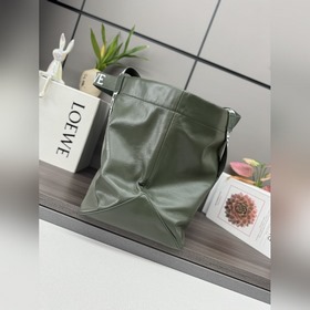 Сумка Loewe Fold Shopper из телячьей к