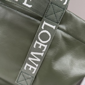 Сумка Loewe Fold Shopper из телячьей к
