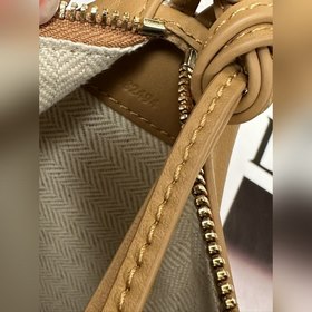 Оригинальная кожа  Loewe  Теплый пе