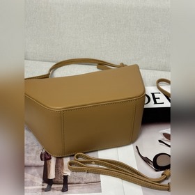 Оригинальная кожа  Loewe  Теплый пе