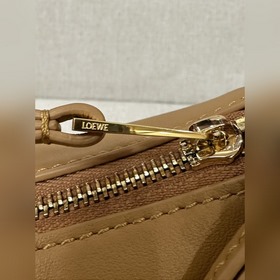 Оригинальная кожа  Loewe  Теплый пе