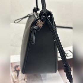 Оригинальная кожа  Loewe   Класси