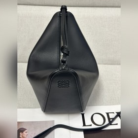 Оригинальная кожа  Loewe   Класси