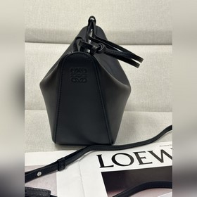 Оригинальная кожа  Loewe   Класси