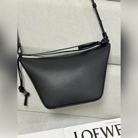 Оригинальная кожа  Loewe   Класси