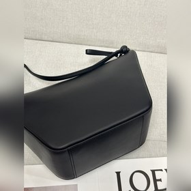 Оригинальная кожа  Loewe   Класси