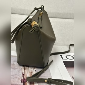 Оригинальная кожа  Loewe  Темно-хак