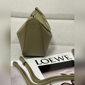 Оригинальная кожа  Loewe  Глиняно-з