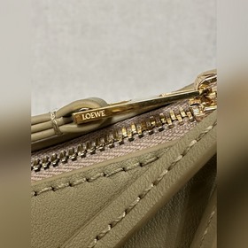 Оригинальная кожа  Loewe  Глиняно-з