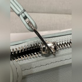 Оригинальная кожа  Loewe  Гляциаль