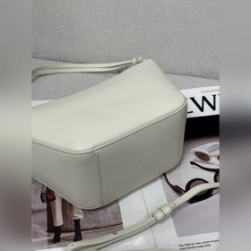 Оригинальная кожа  Loewe  Мягкий бе