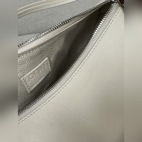 Оригинальная кожа  Loewe  Мягкий бе