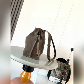 Новая коллекция «Сюрприз» — клатч сред