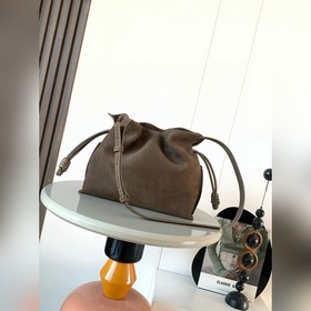 Новая коллекция «Сюрприз» — клатч сред
