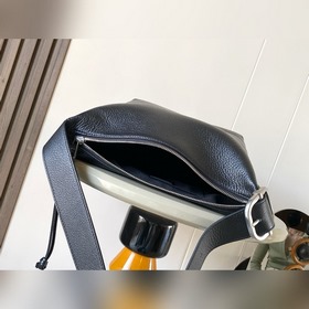 Новая модель сумки Loop Hobo из мягкой