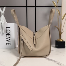 Loewe   Мягкая зернистая телячья кож