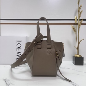 Loewe  Мягкая зернистая телячья кожа