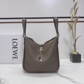 Loewe  Мягкая зернистая телячья кожа