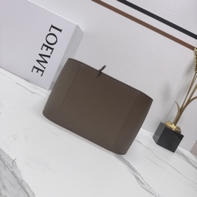 Loewe  Мягкая зернистая телячья кожа