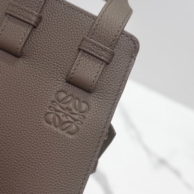 Loewe  Мягкая зернистая телячья кожа
