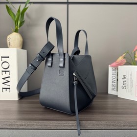 Loewe   Мягкая зернистая телячья кож