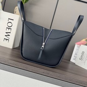 Loewe   Мягкая зернистая телячья кож