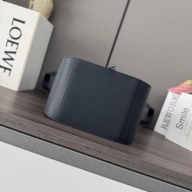 Loewe   Мягкая зернистая телячья кож