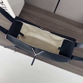Loewe   Мягкая зернистая телячья кож