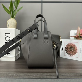 Loewe   Мягкая зернистая телячья кож