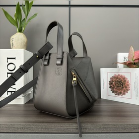 Loewe   Мягкая зернистая телячья кож