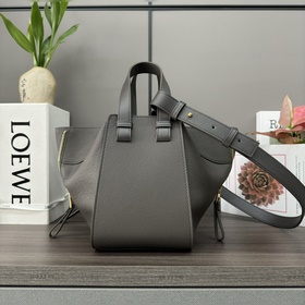 Loewe   Мягкая зернистая телячья кож