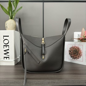 Loewe   Мягкая зернистая телячья кож
