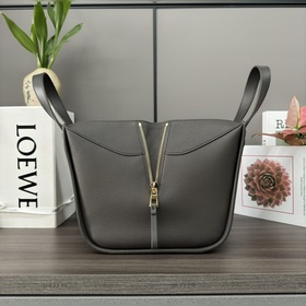 Loewe   Мягкая зернистая телячья кож