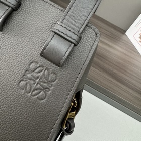 Loewe   Мягкая зернистая телячья кож