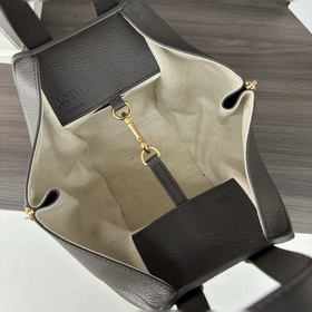 Loewe   Мягкая зернистая телячья кож
