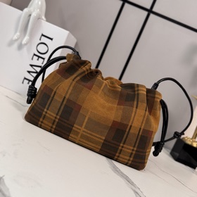 Loewe  Классическая сумка-клатч средн