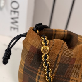 Loewe  Классическая сумка-клатч средн