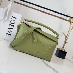Loewe  Новая версия сумки Puzzle Ed