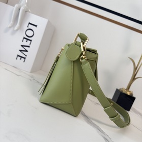 Loewe  Новая версия сумки Puzzle Ed