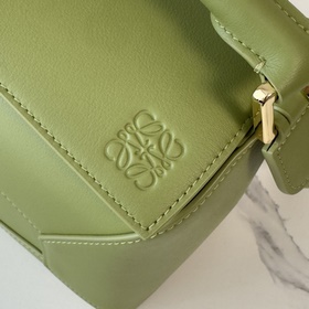 Loewe  Новая версия сумки Puzzle Ed